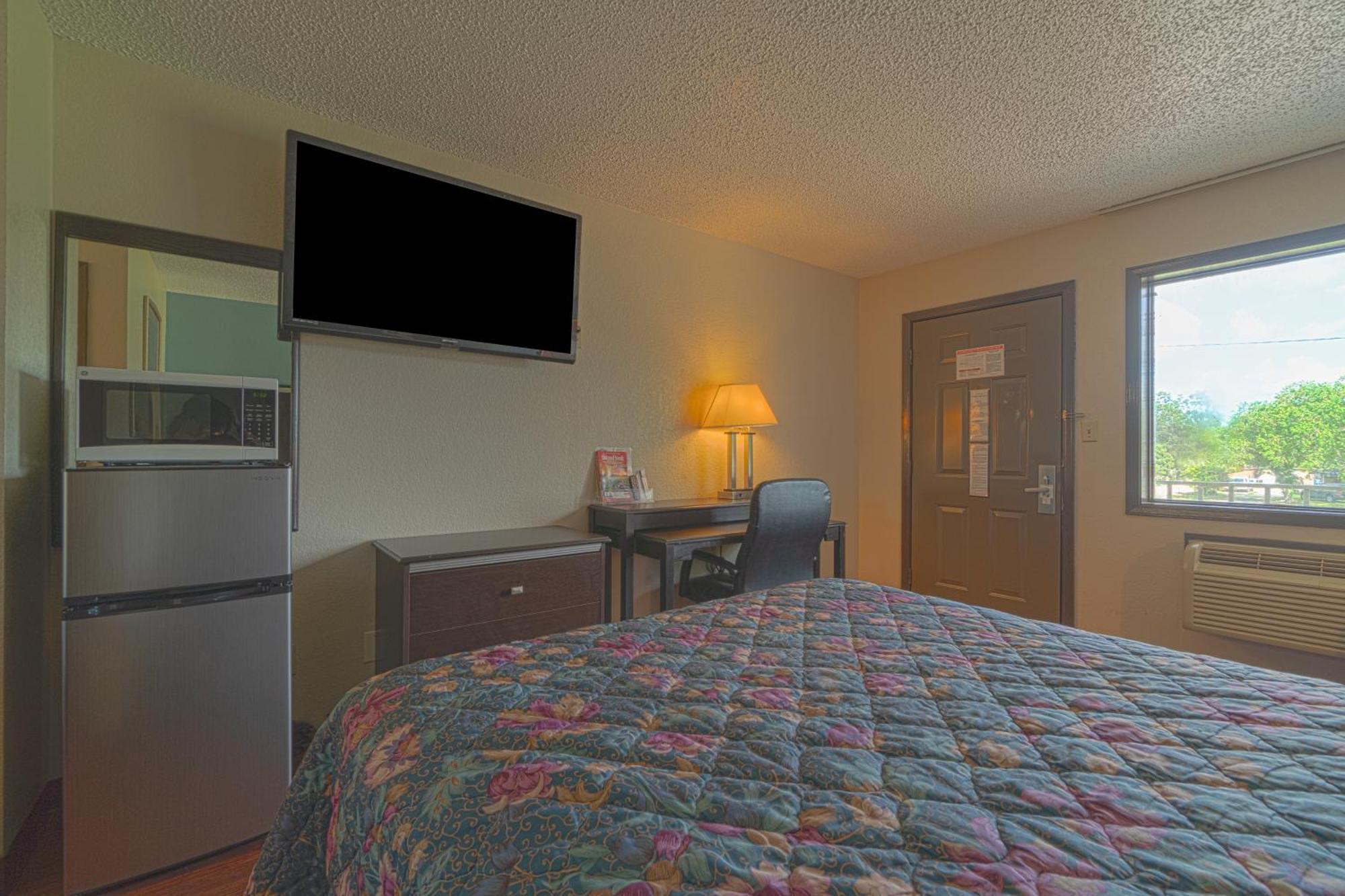 Regency Inn & Suites By Oyo Bay City Tx Exteriér fotografie