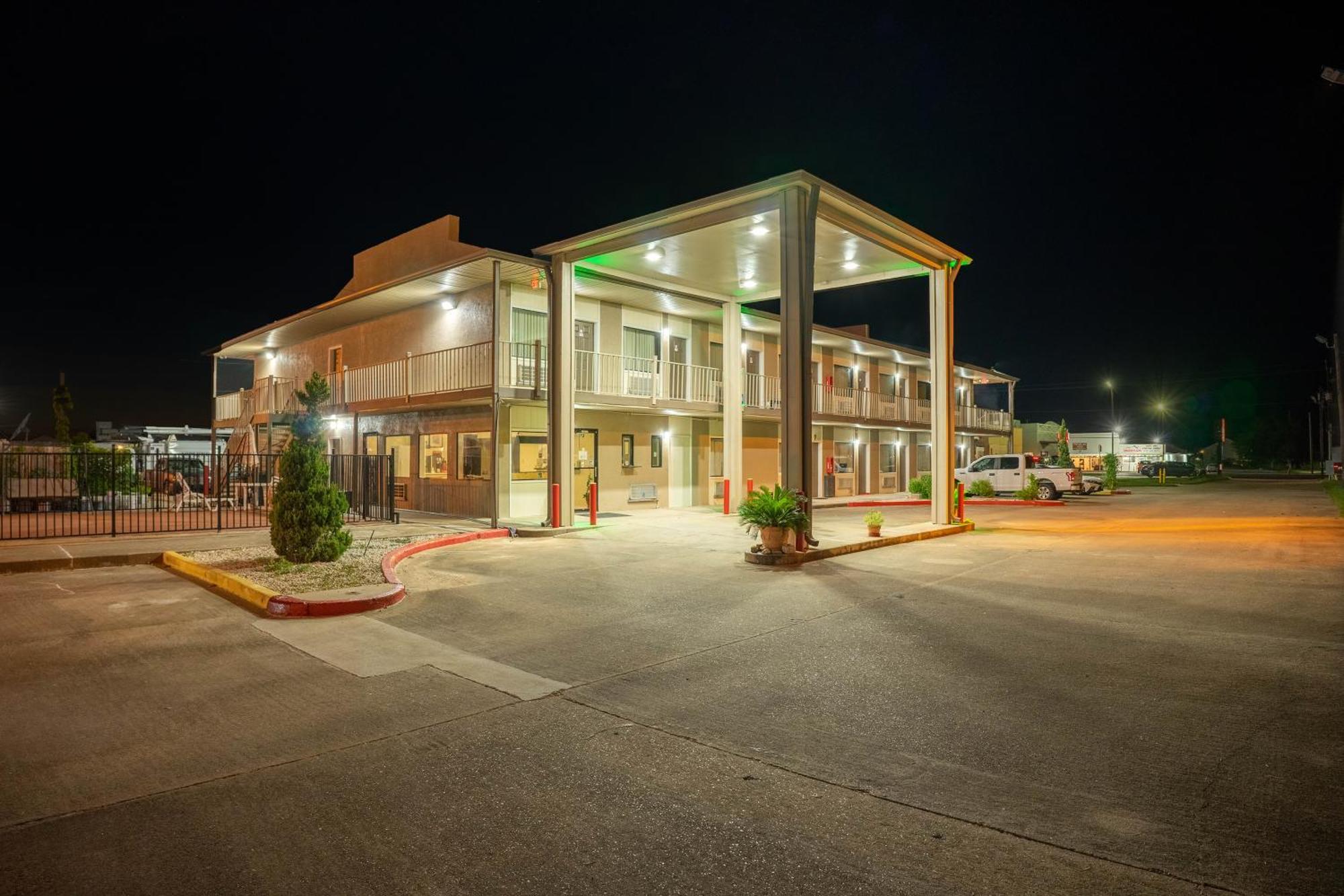Regency Inn & Suites By Oyo Bay City Tx Exteriér fotografie