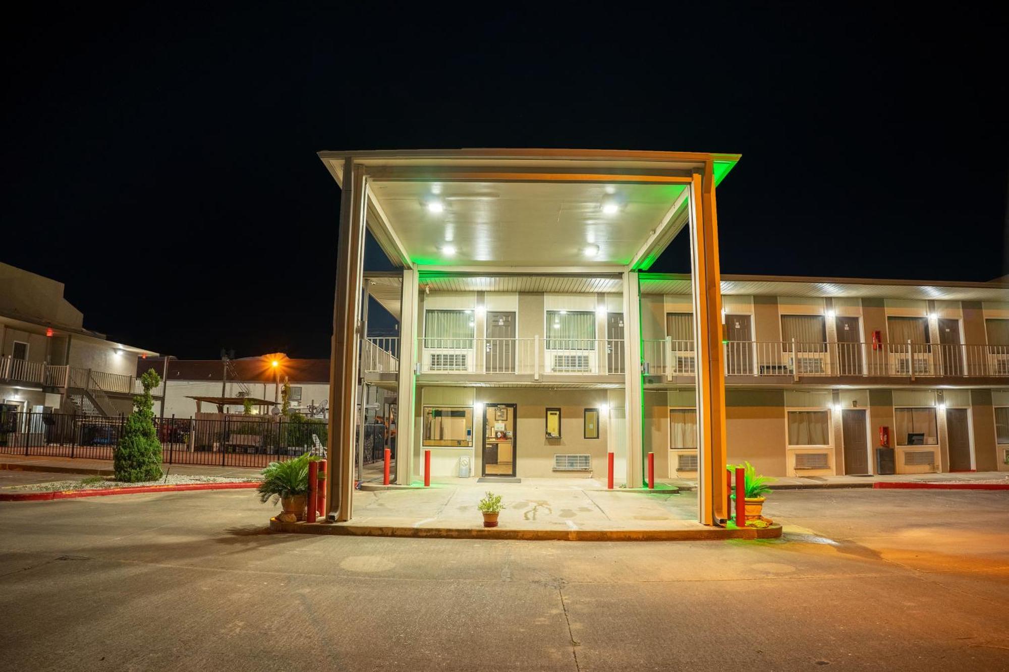 Regency Inn & Suites By Oyo Bay City Tx Exteriér fotografie