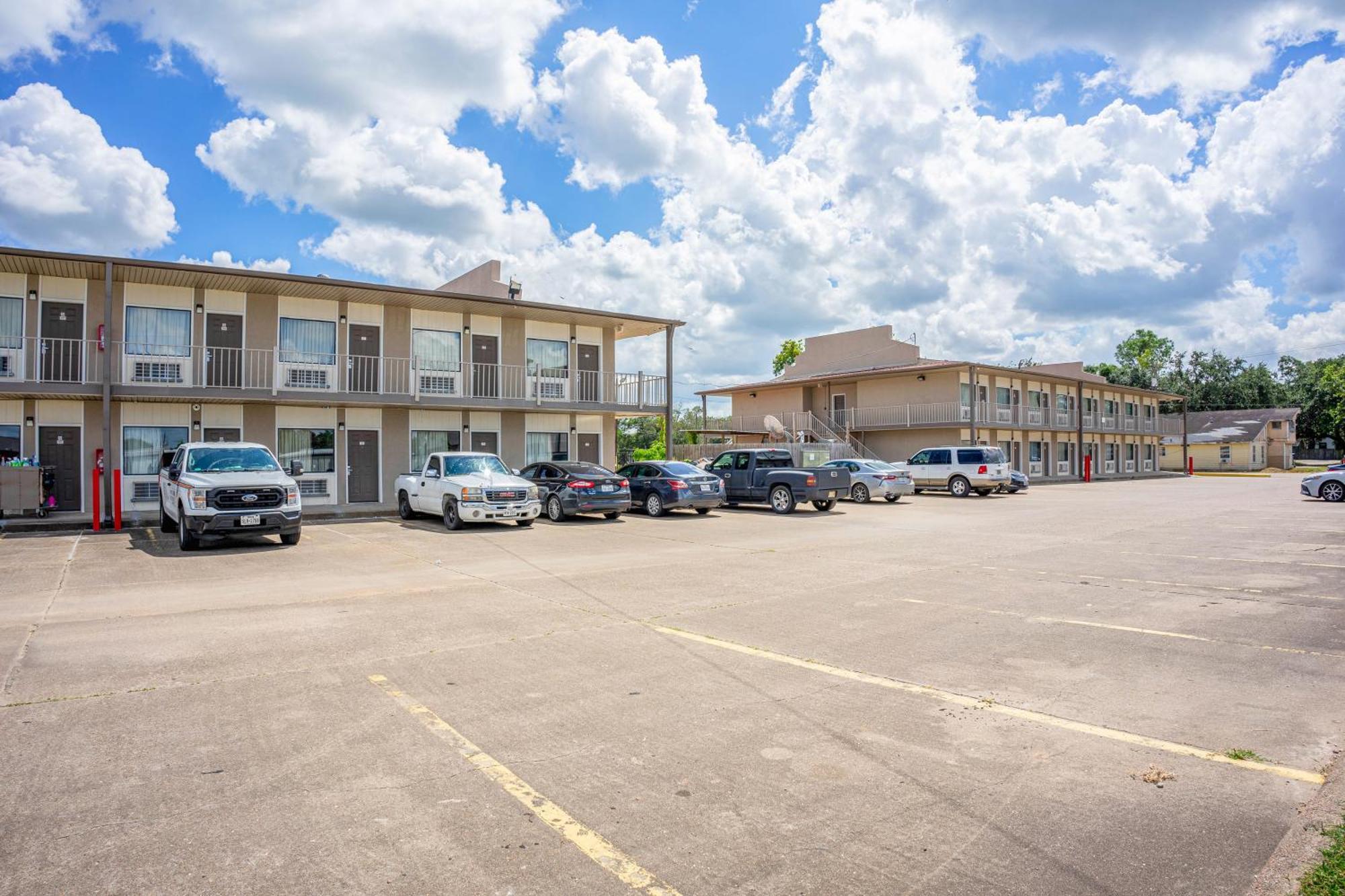 Regency Inn & Suites By Oyo Bay City Tx Exteriér fotografie